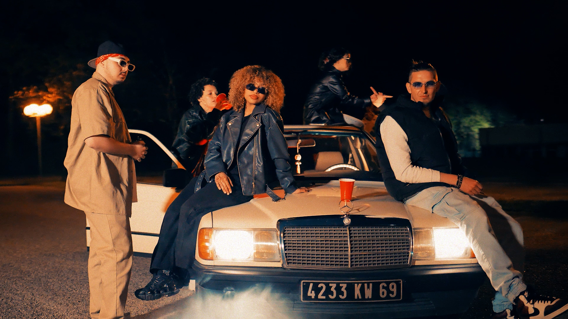 artiste filmé pendant le tournage d’un clip musical, de kespar 