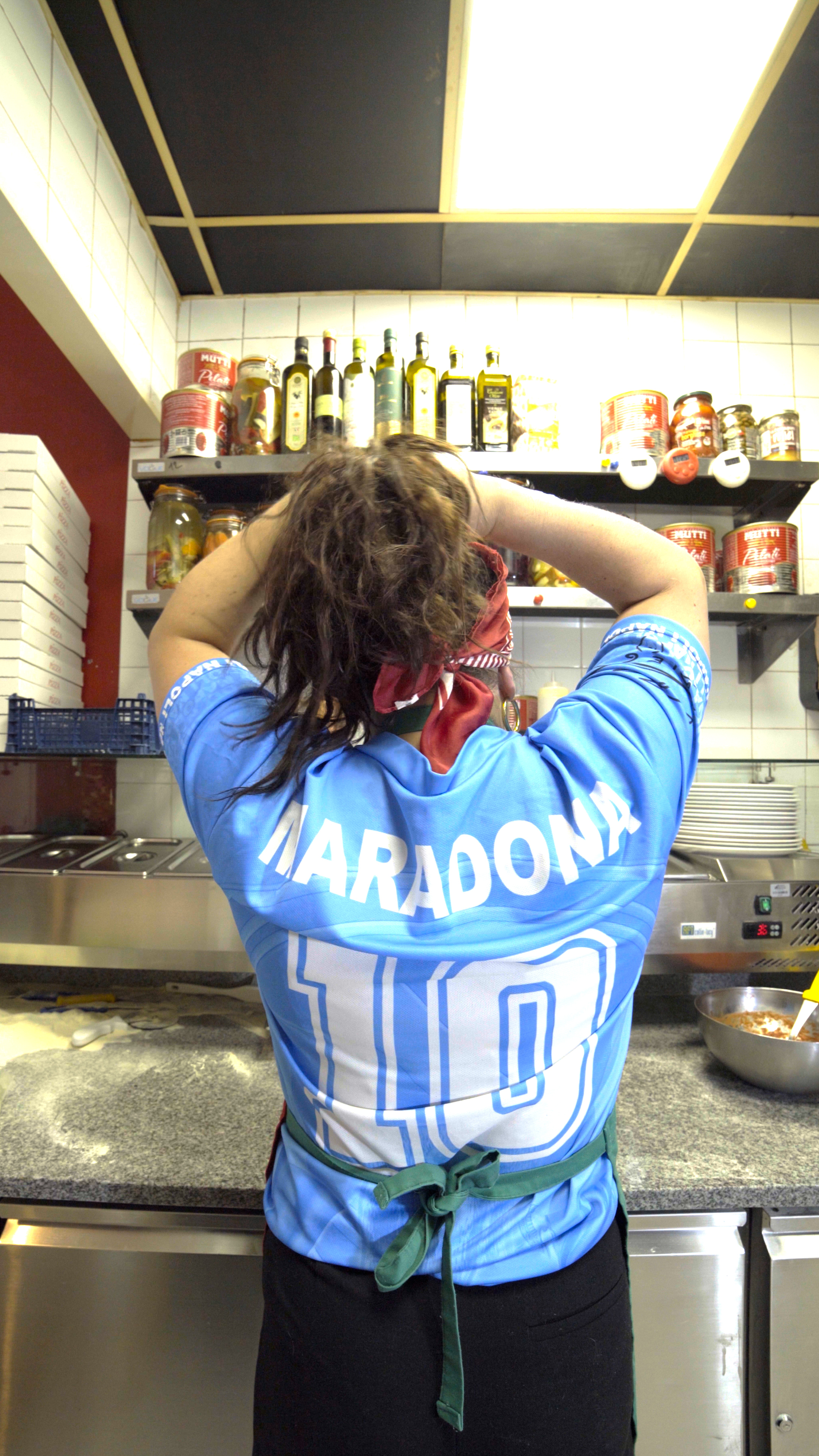 artiste filmé pendant le tournage d’un clip musical, de lalù caminar