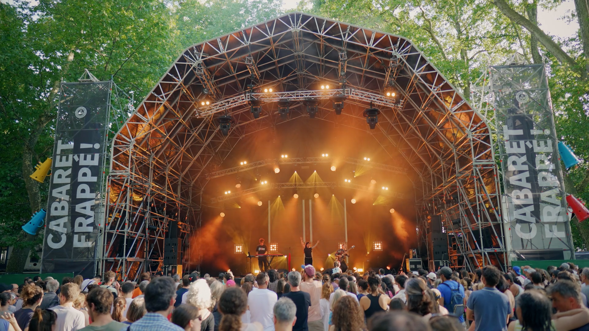 Capture d’écran  d’une captation du festival cabaret frappé