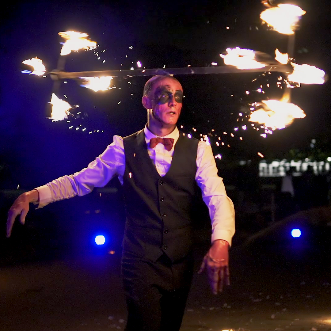 Capture d’écran  d’une captation du spectacle pyrophonique de fuego loco