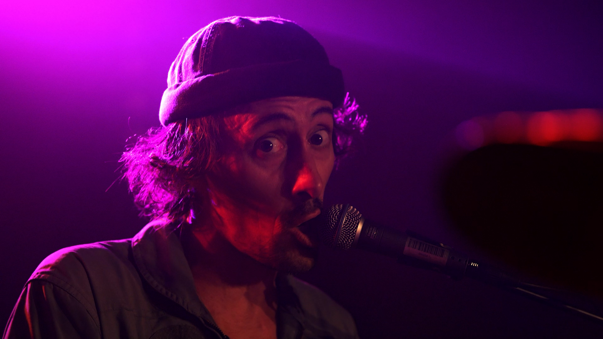 Capture d’écran d’un concert filmé de la clate