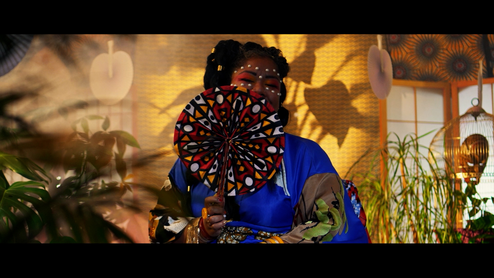 Capture d’écran d’un artiste filmé pendant le tournage d’un clip musical, de Blys No Pain