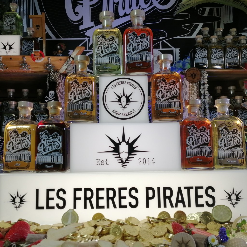 Tournage packshot les freres pirates en studio avec videaste.