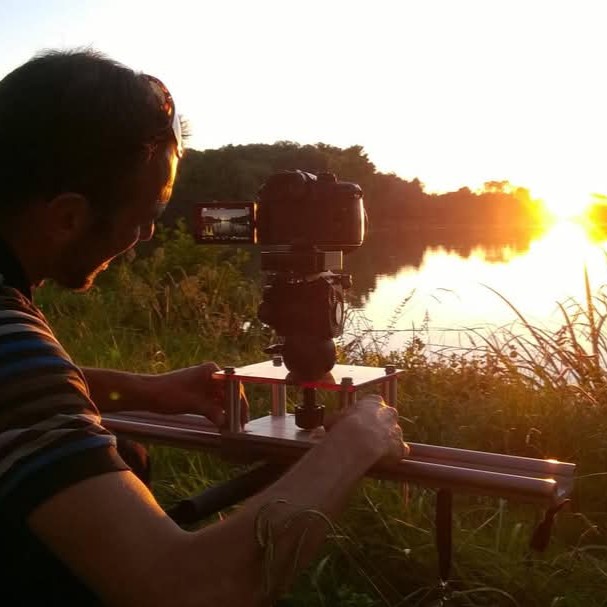 Tournage d’un paysage au coucher du soleil.